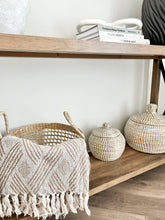 Load image into Gallery viewer, Weave Design Throw