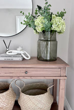 Load image into Gallery viewer, Airy Vase